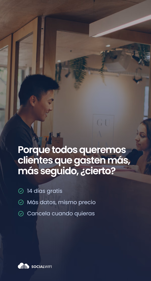 Hombre hablando con una recepcionista en el check-in de un hotel, con el titular 'Porque todos queremos clientes que gasten más, más seguido, ¿cierto?' y una lista de '14 días gratis', 'Más datos, mismo precio', 'Cancele cuando quiera'